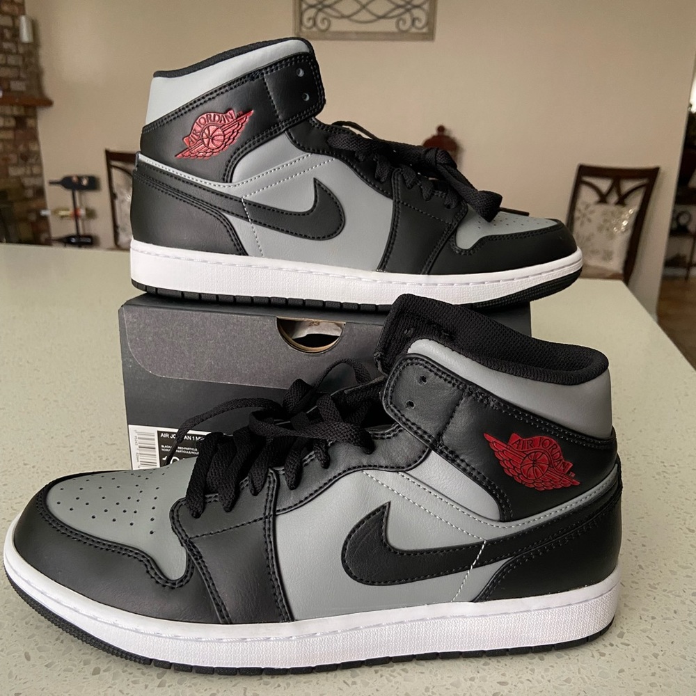 Jordan 1 Mid